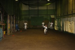 必死にボールを追うスクール生！