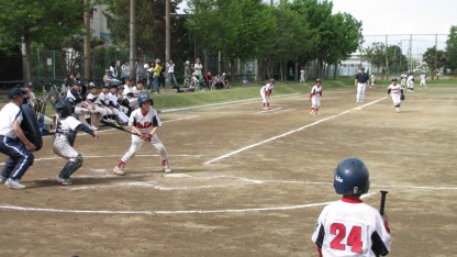 新光小学校のグラウンドはとても広い